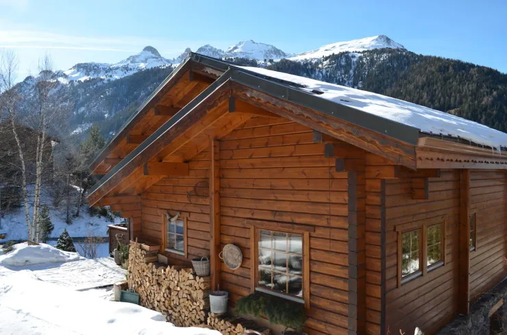 Outside view of the chalet on the surrounding mountains
