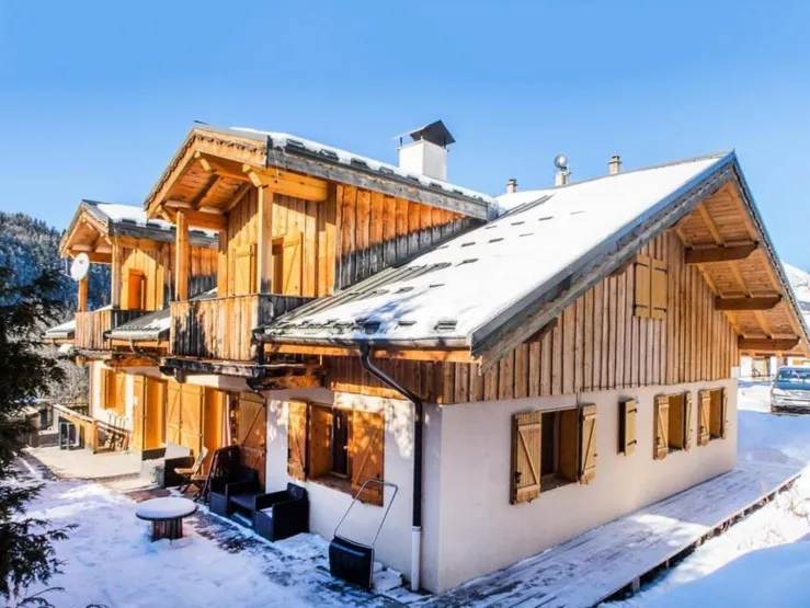 nous  n'acceptons pas d anniversaires ni de fête dans le chalet pour respecter la tranquillité du voisinage 