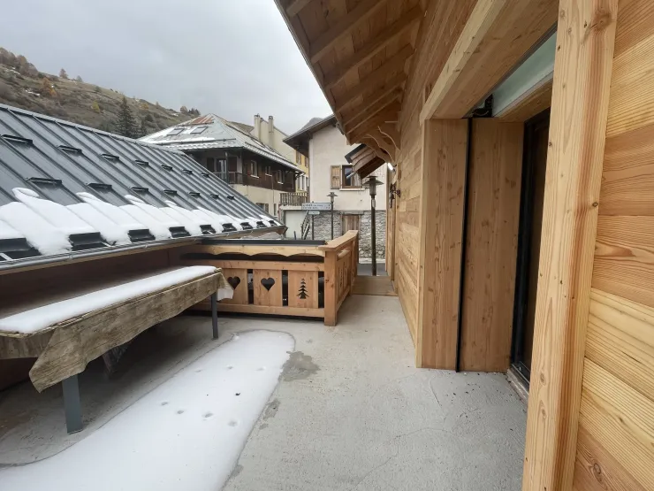 Façade nord, terrasse privative.
