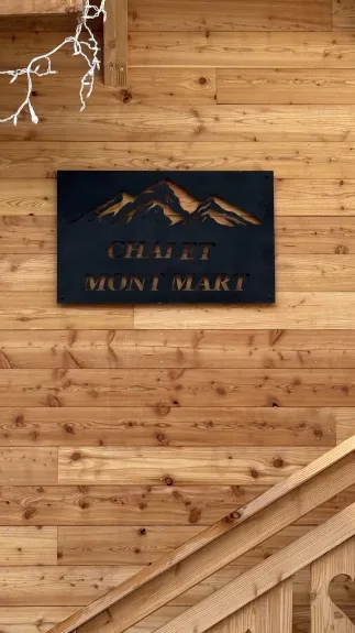 Logo, Chalet MontMart.