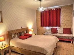 Spacious double bedroom with extra single bed