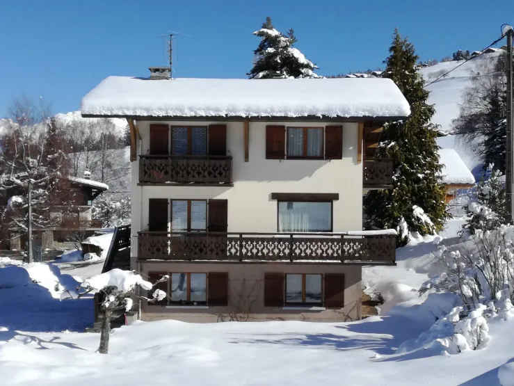 Apartment located on the 2nd floor of the chalet with a second  balcony accessible from the kitchen