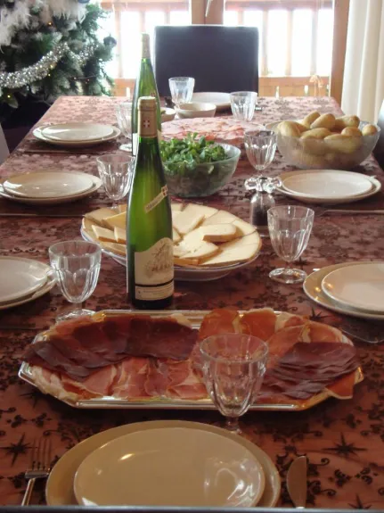 TARTIFLETTE, FONDUE, REBLOCHON ET CHARCUTERIE, TARTE AUX MYRTILLES...