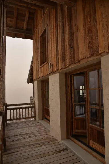 Niveau principal : balcon donnant sur le salon
