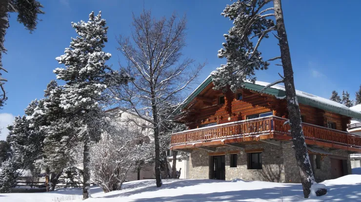 Le chalet l'hiver : 1200 m² de terrain pour faire de la luge !