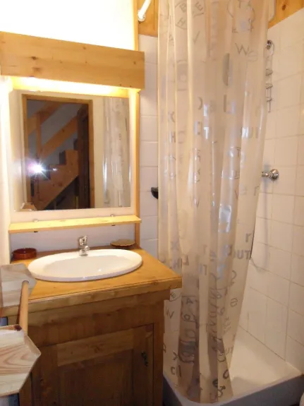 shower cabin wc