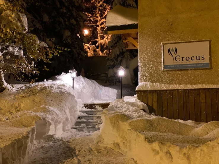private entrance with reserved parking space for 6 cars