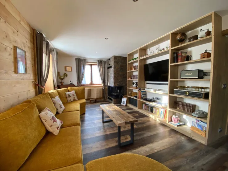 Fire place room with screen flat