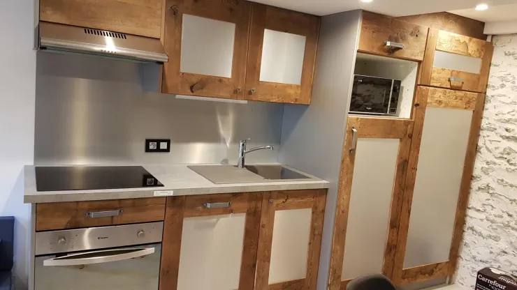 Cuisine toute équipée: lave-vaisselle, micro-onde, four, plaques induction, grand frigo...