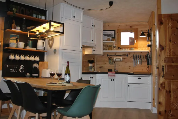 Kitchen (4 ceramic hobs / oven / microwave oven / dishwasher).