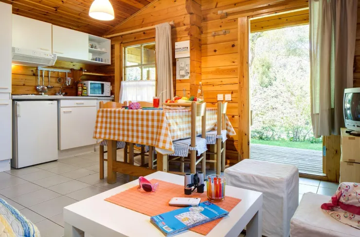 Holidays cottages per a 4 people. Living with kitchenette. Wooden cabin "Bleuet" in the campsite L'Escapade, in Estavar (south of France)