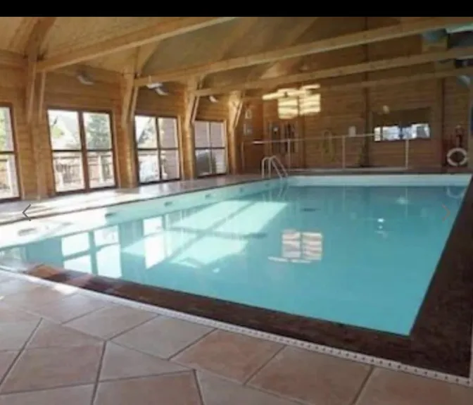 Piscine privée à la résidence la Lauziére avec sauna sur résevation