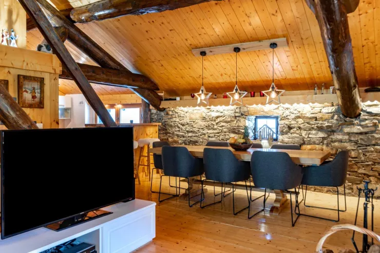 Dinning area for 8 to 10 people