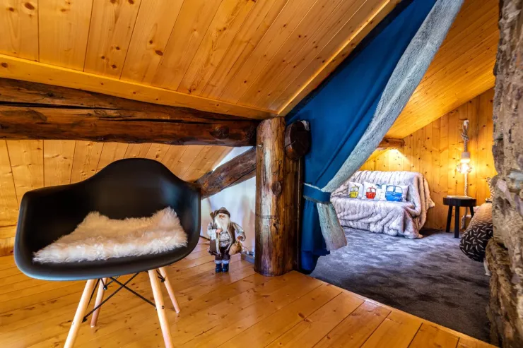 Upper bedroom