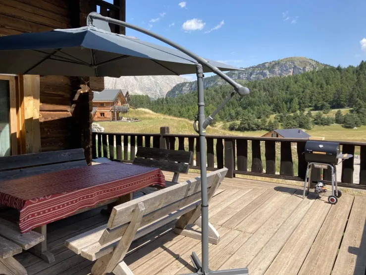 Une grande terrasse, pour de grands repas conviviaux , surtout l’été 