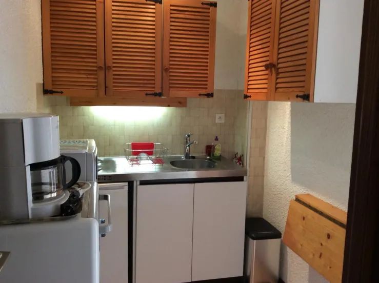 Coin cuisine équipée pour 4 personnes ( grillé pain, bouilloire, 