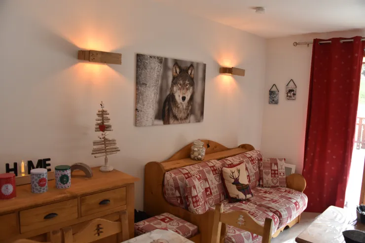 Nice living room, living room decorated according to the theme of the wolf. Sofa bed.