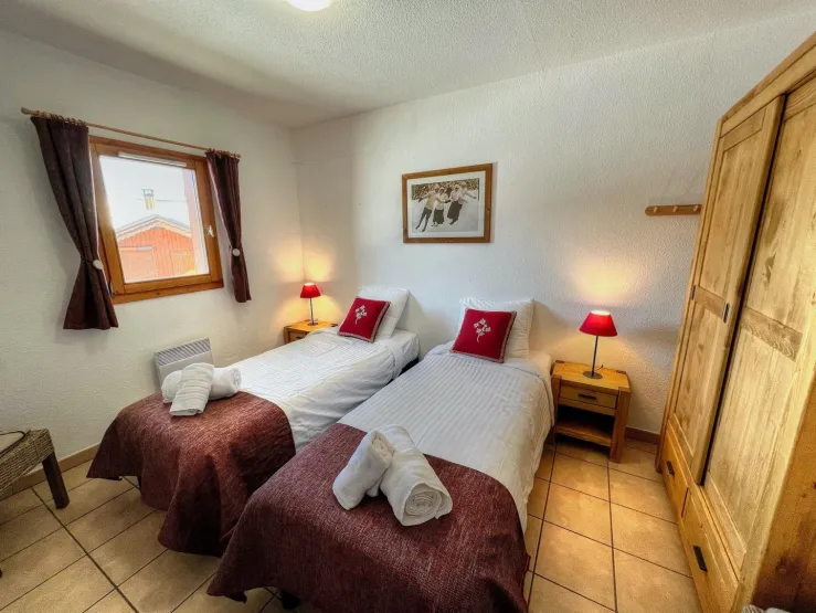 Twin bedroom