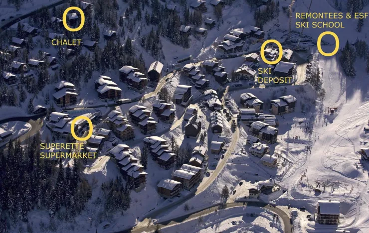 Le chalet est situé au milieu des sapins de Plagne 1800, à 3 minutes à pied du centre du village.