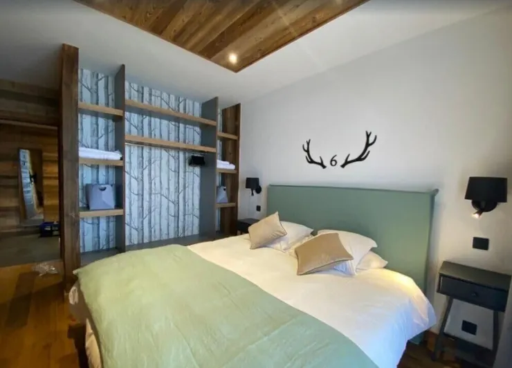 Double bedroom with en-suite shower room and wc