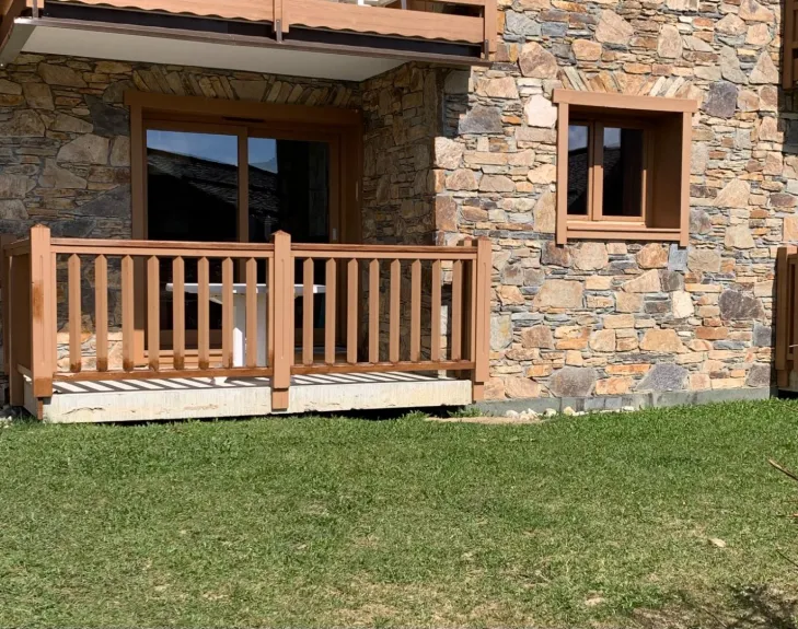 Balcon avec accès pelouse