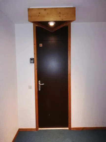 Porte d'entrée avec coffre à clés