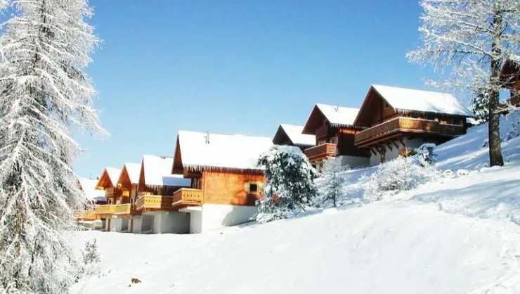 chalets en hiver possibilité d'arriver en ski au chalet
