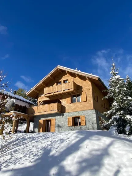 The Robin chalet (the rental corresponds to the level with stone facing.
