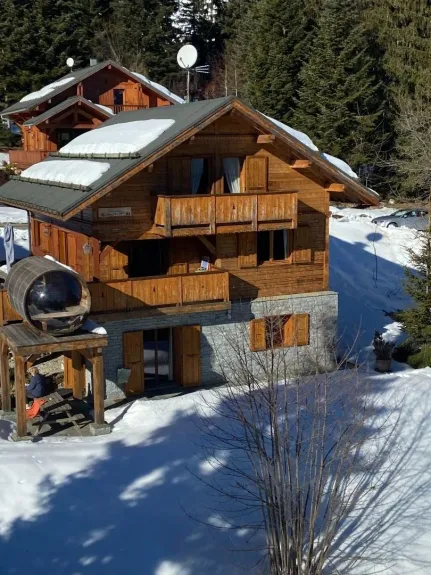 The Robin chalet (the rental corresponds to the level with stone facing).