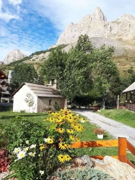 Hameau des Boussardes - Vue depuis le jardin