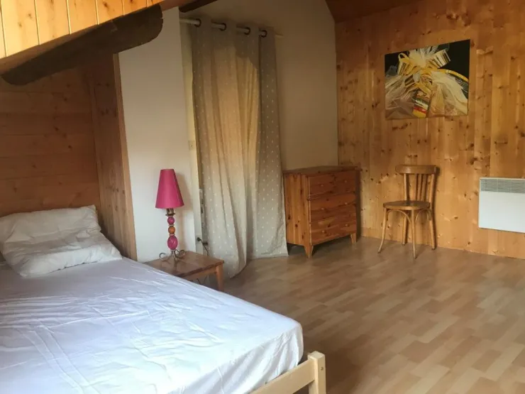 chambre 1 avec lit en 140  salle d eau WC