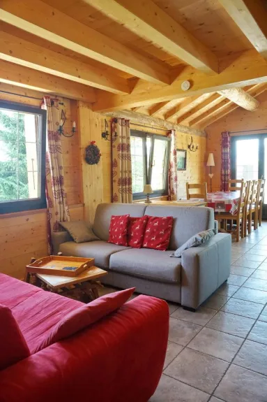Coin salon du Grand-Loup dans le Gîte de la Louvière