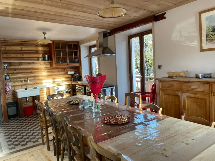 Cuisine à l 'ancienne ouverte sur Salle a manger