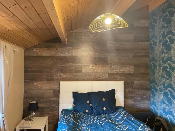 une chambre double à 140 joliment aménagée 