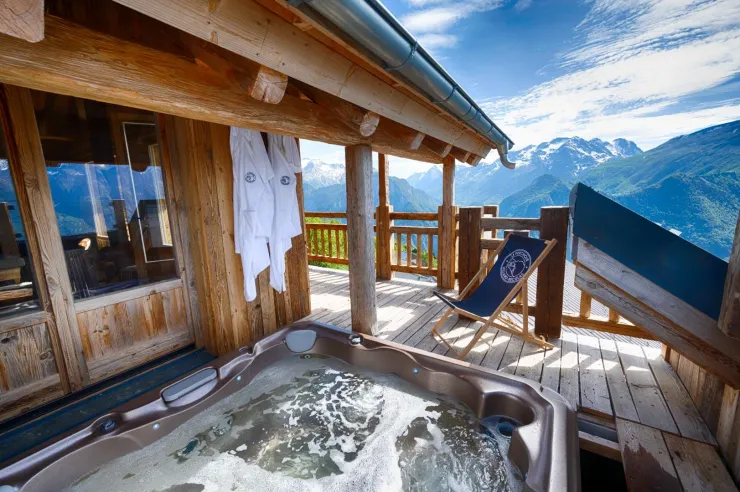 Le spa sur le balcon face à cette superbe vue