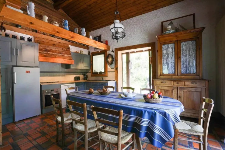 Meal & Kitchen side 2