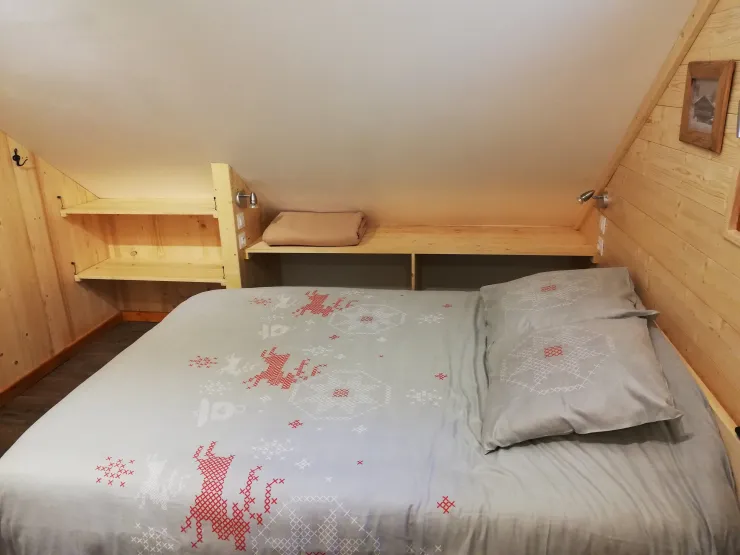 Chambre n1 avec lit double et sa douche 