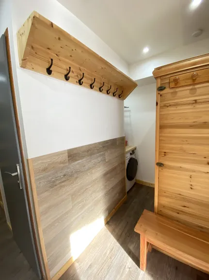 Entrée, lave-linge et sauna