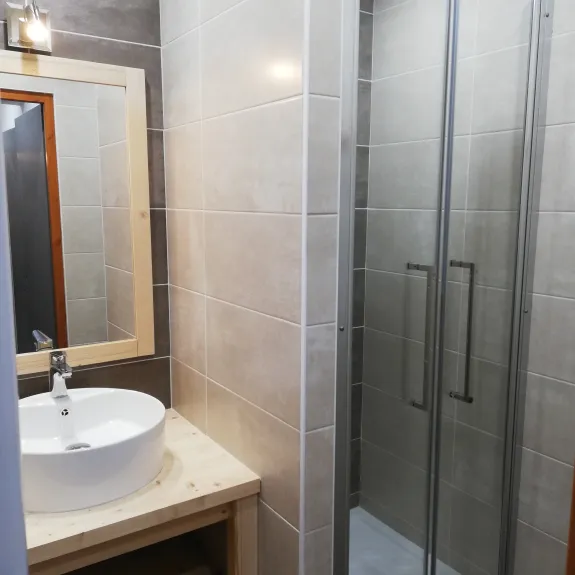 salle de douche commune gite 0