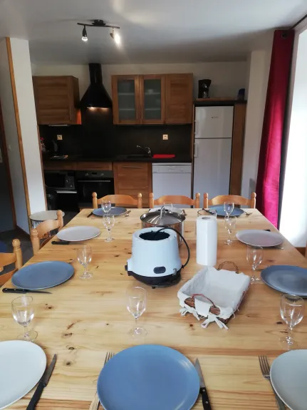 Table confortable pour 10 personnes