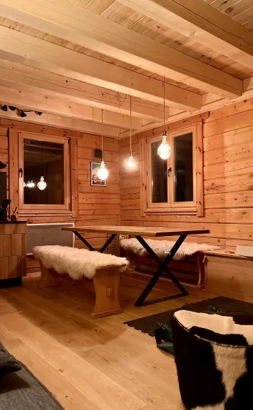 Salle à manger sur cuisine ouverte