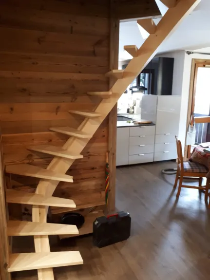ESCALIER VERS MEZZANINE