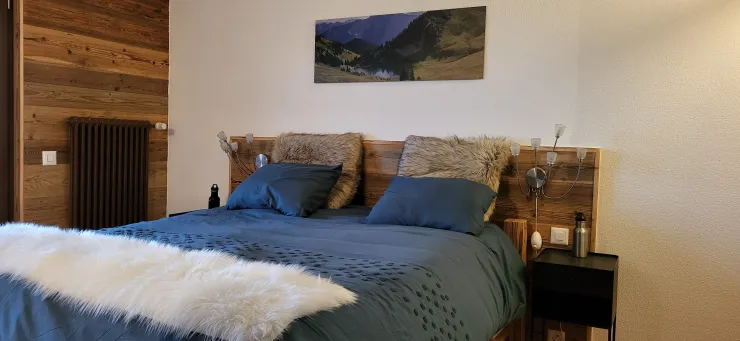 Lit "queen size".