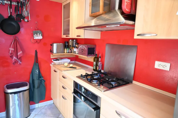 Fully equipped kitchen: oven, microwave, dishwasher, Nespresso coffee machine