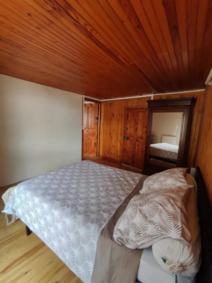 Chambre avec Armoire de rangement, lit 2 places