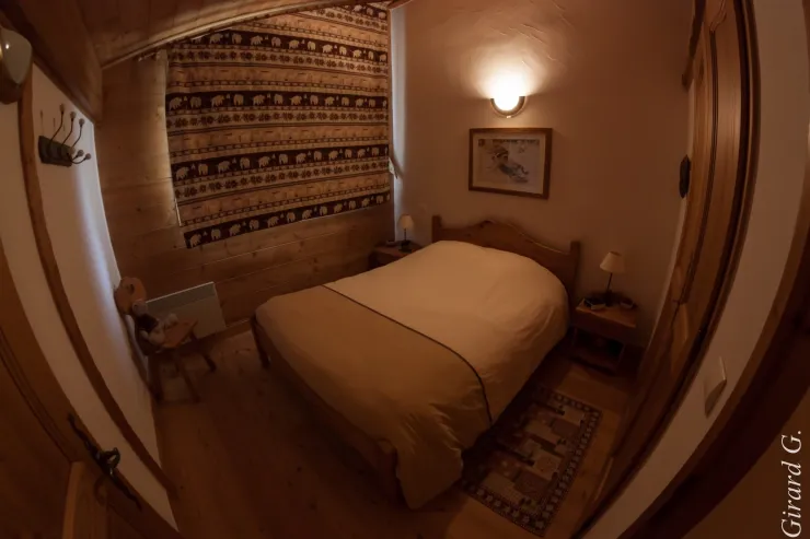 Chambre avec lit 140