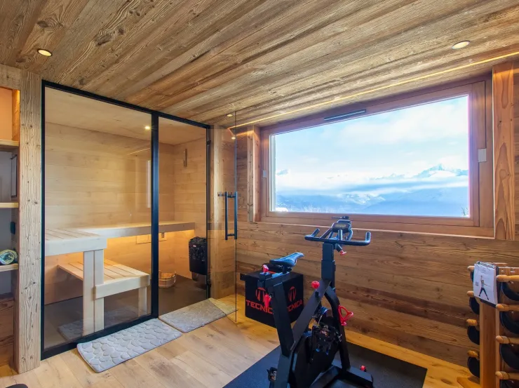 Fitness room with panoramic view on Mont-Blanc : 