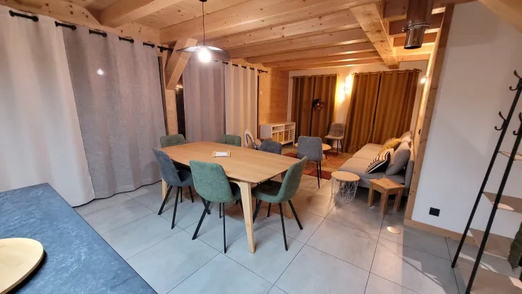 Salon / salle à manger (table extensible)