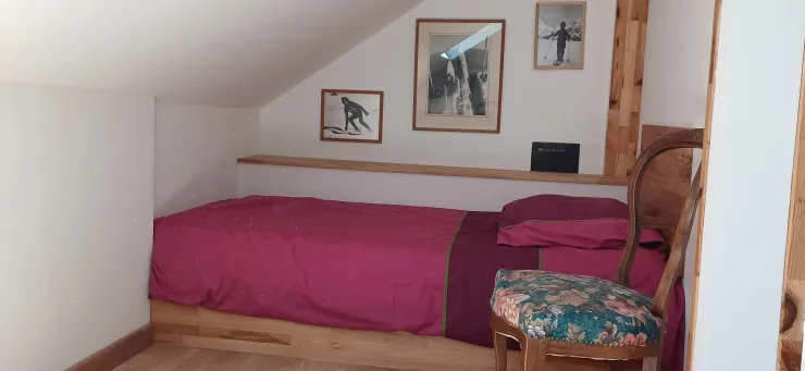 Lit simple de la chambre Alp