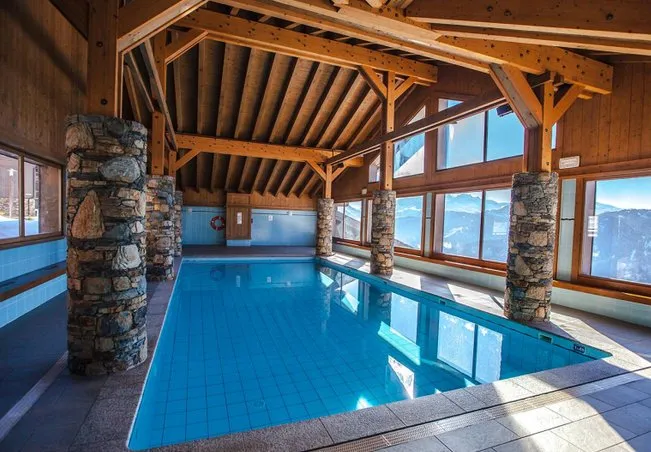 Piscine couverte et chauffée à 28°
